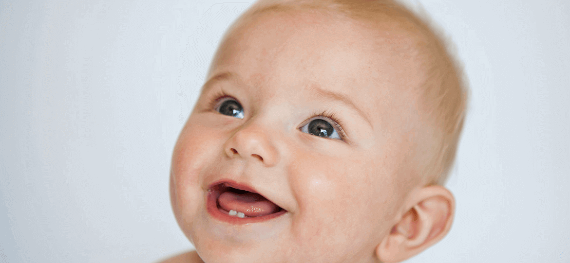 Baba fogkefe: Mikor kezdjem el mosni kisbabám fogait?